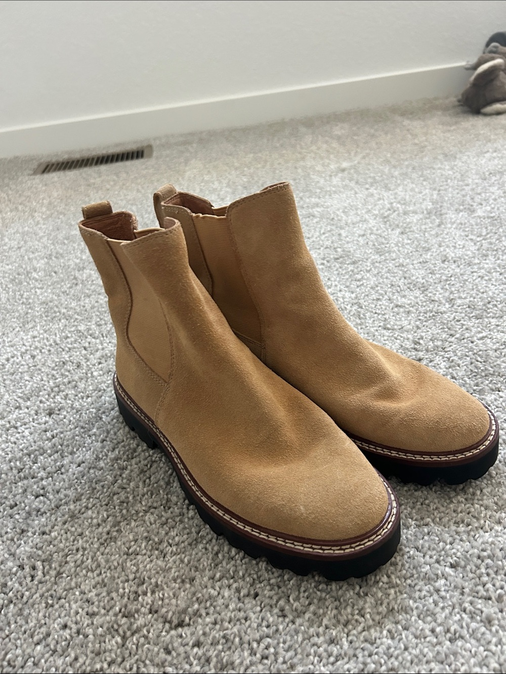 Madewell Women's Tan Suede Chelsea Lug Booties